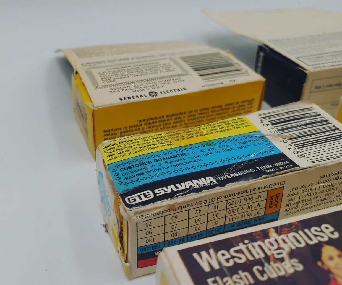 Vintage Lot 1 Sylvania, 1 sylvania blue dot, 1 GE, 3 Westinghouse Flashcubes