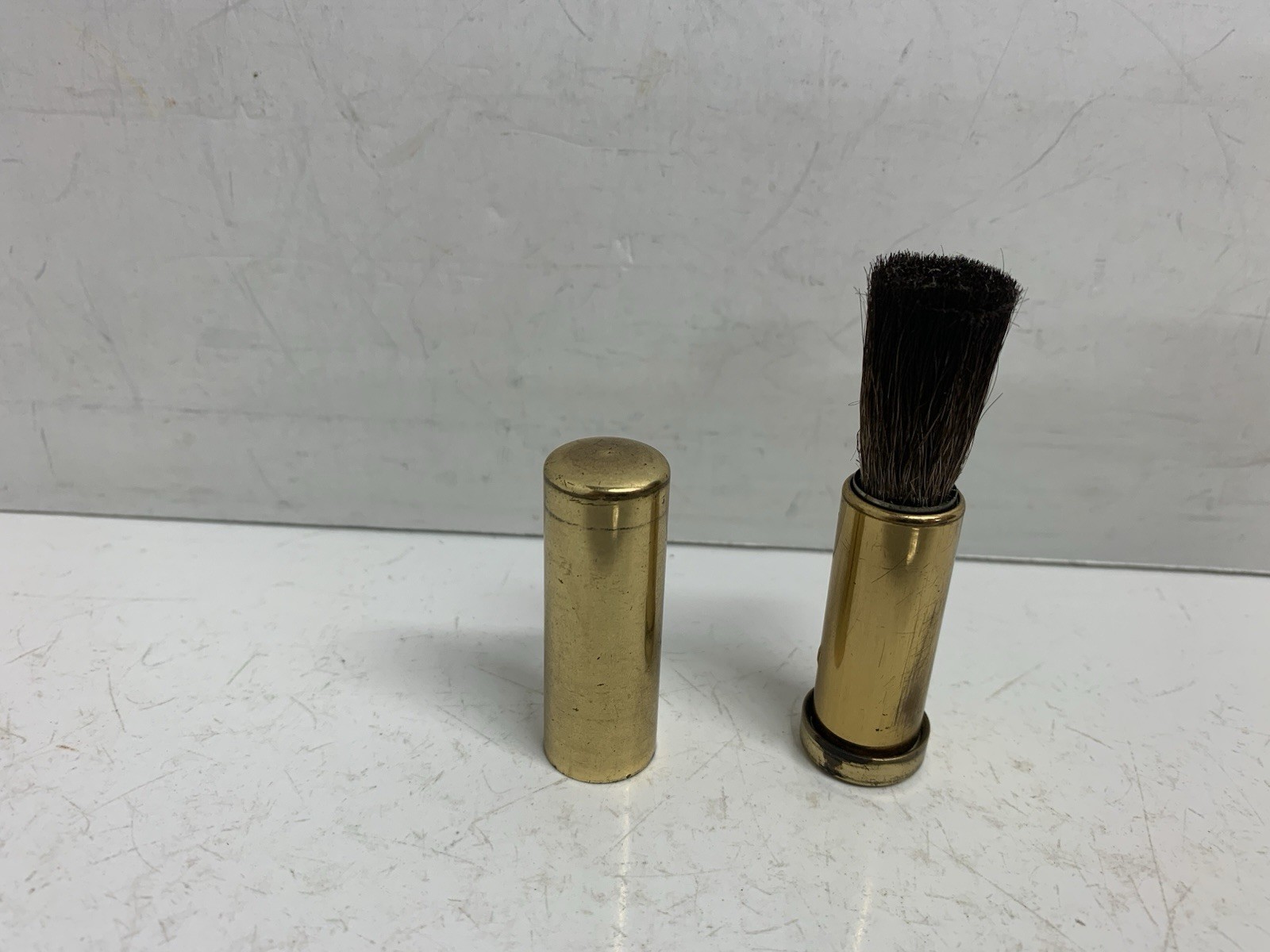 Vintage Brass Retractable Camera Lens Brush 2 in. Lipstick Style Very Nice A017