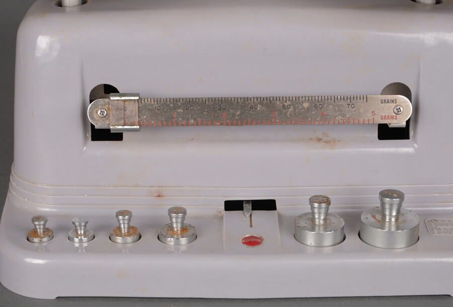 Rare Kodak Chemical Scales Balance – Complete in box and accurate – Good shape!