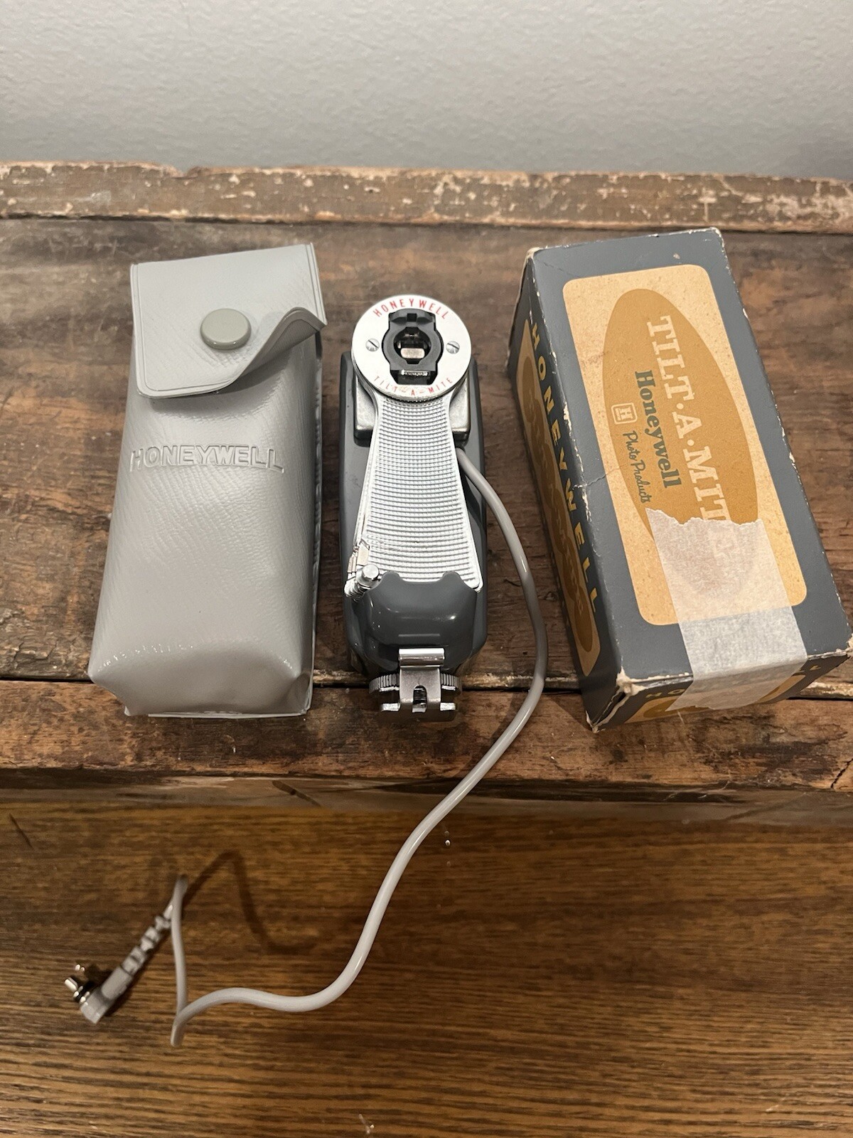 Honeywell Vintage Tilt-A-Mite Camera Flash Gun Collapsible Fan IOB