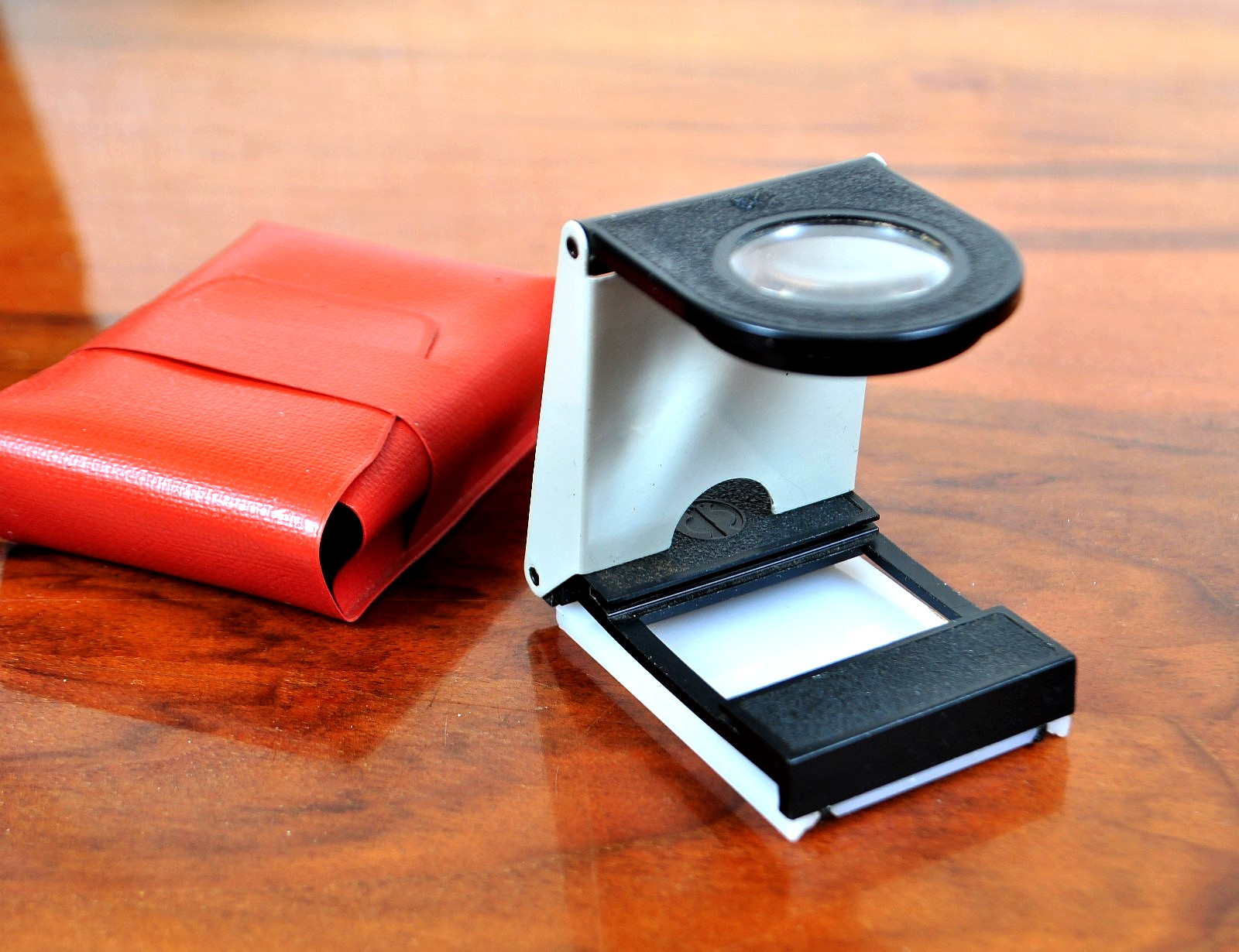 RAR vintage 5x Magnifying lens Device for viewing 35mm photographic films – USSR