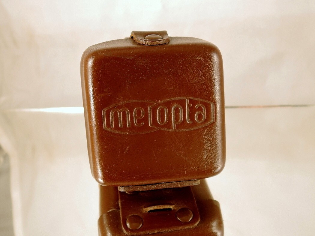 FLEXARET MEOPTA Leather box for a square lens hood B40 and four filters B36
