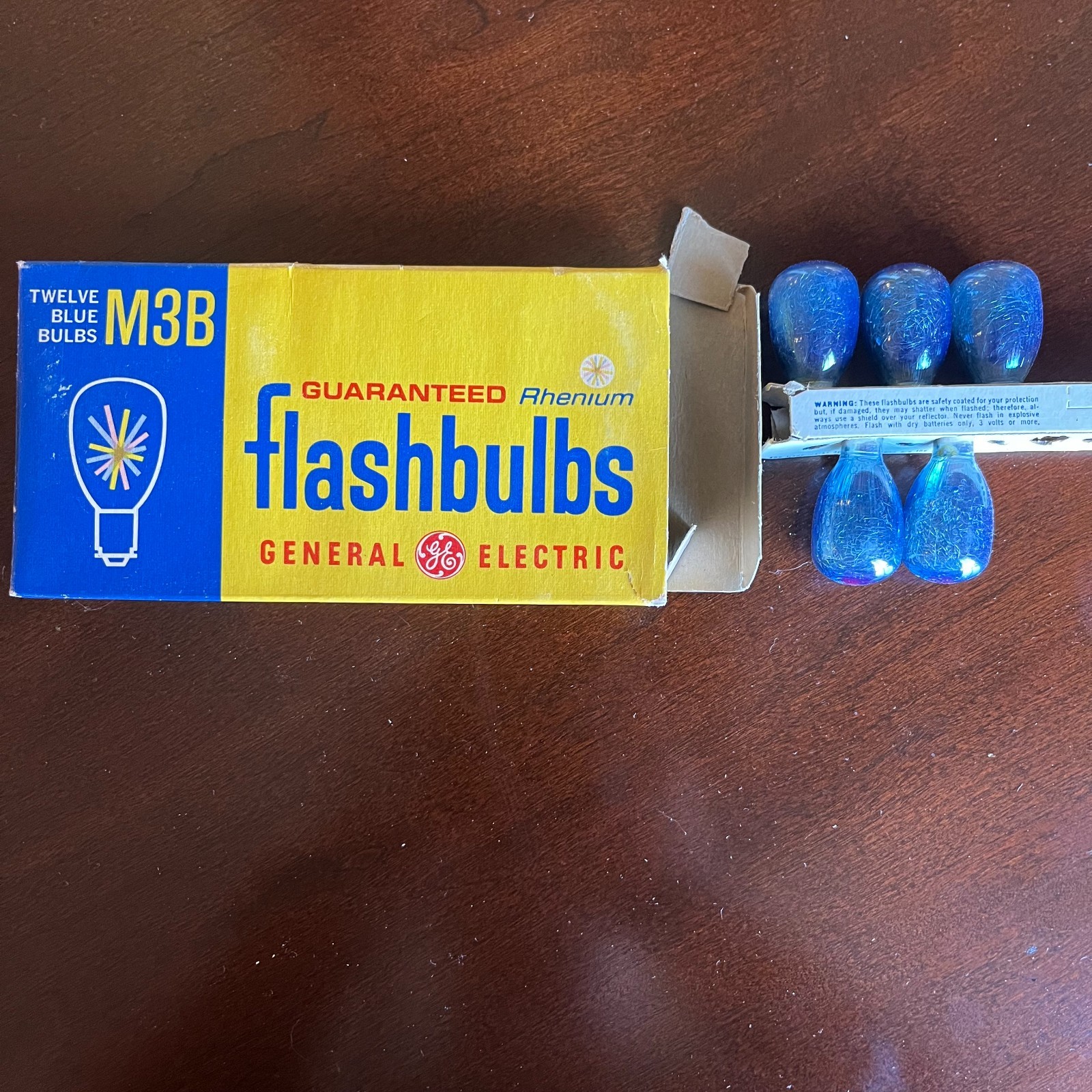 Vintage GE M3B Blue Rhenium Flash Bulbs – Partial Box of 5 – Untested