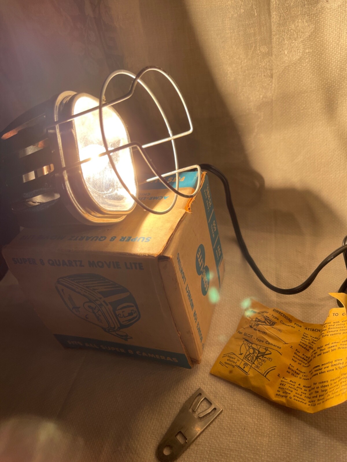 Vintage 1960-70s Cameralite Acme-Lite Movie Camera Light Super 8 Orig Bulb WORKS