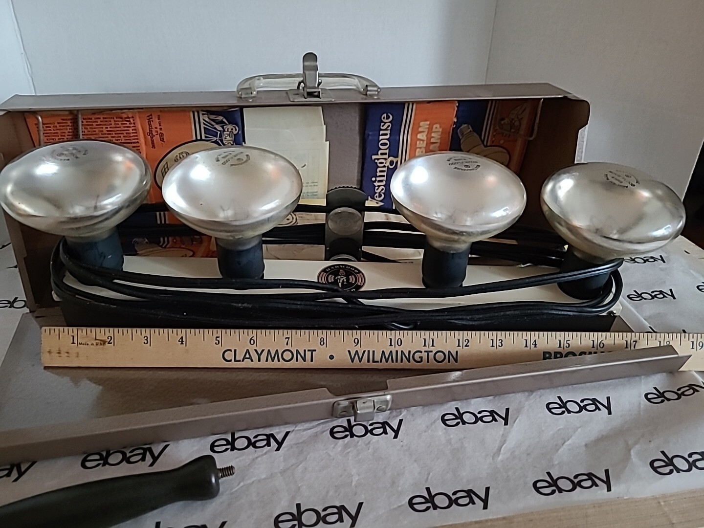 Harwood Set Lighting 17 inch light bar for home studio sturdy metal carry case