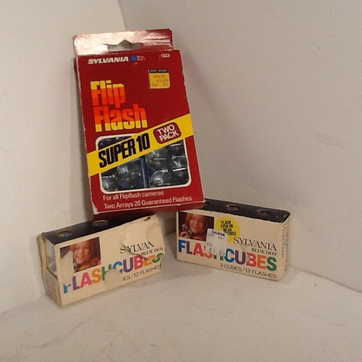 Vintage Sylvania Flash Cubes Blue Dot Cubes 24 Flashes Flashcube also flip flash