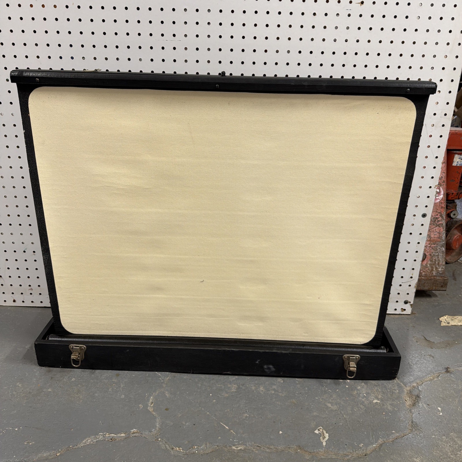 Beautiful Vintage Projection Screen BRITELITE TRUVISION Mfg. By Motion Picture