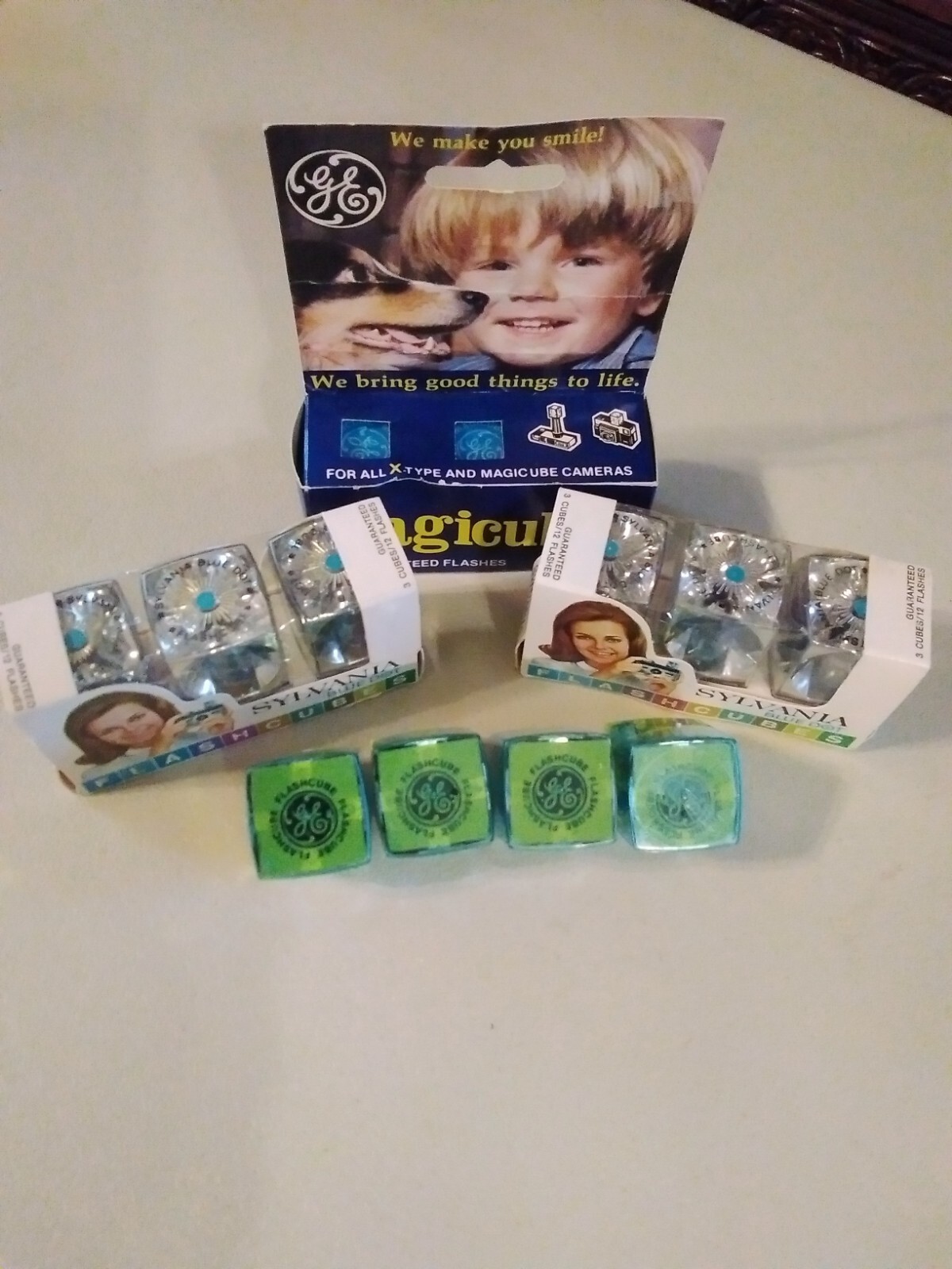 Mixed Lot Vintage Flashcubes GE And Sylvania 13 Cubes Total