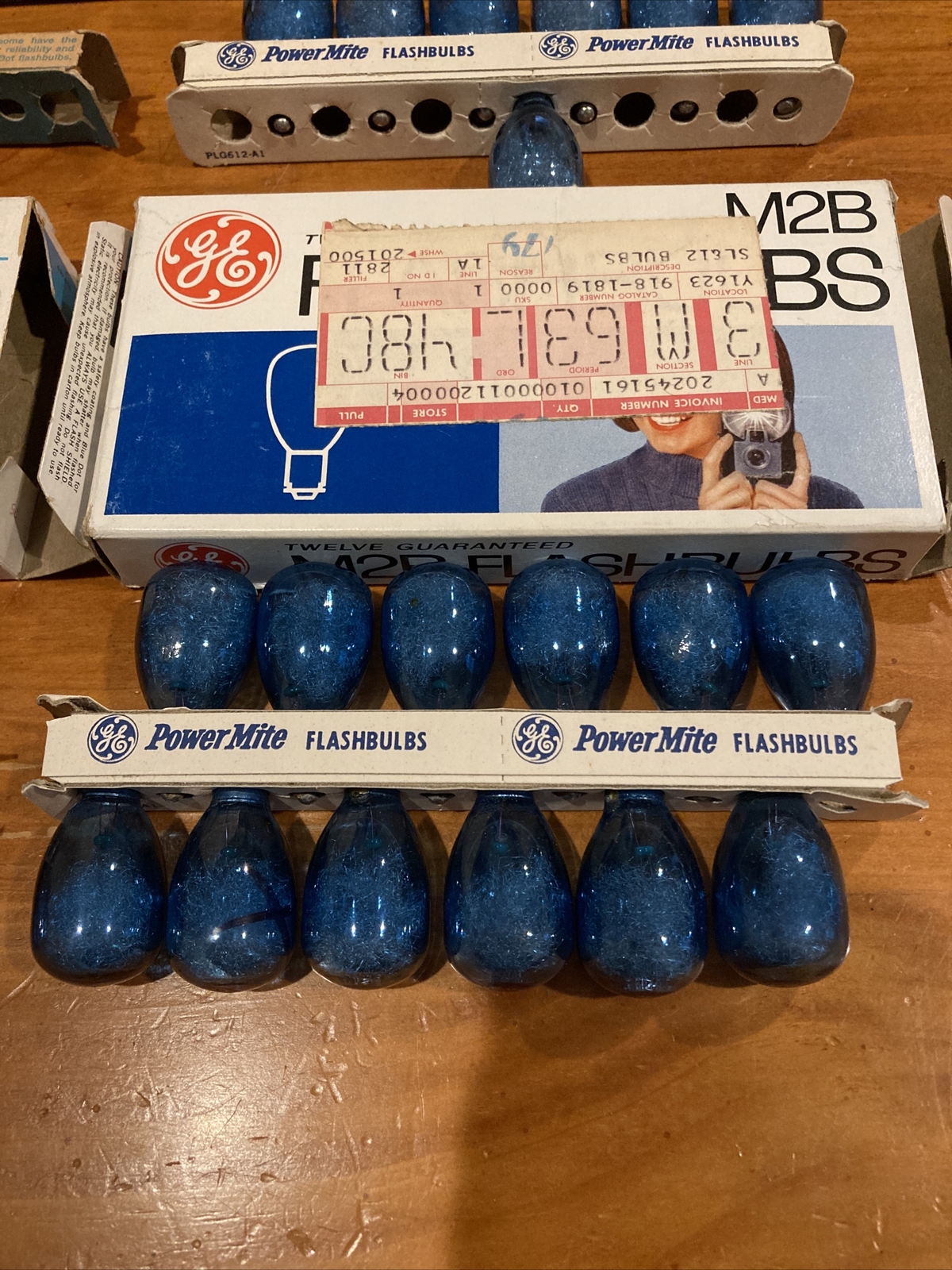 Flashbulb Lot of 37 GE Sylvania Blue Dot M2B Flashbulbs vintage camera box lot