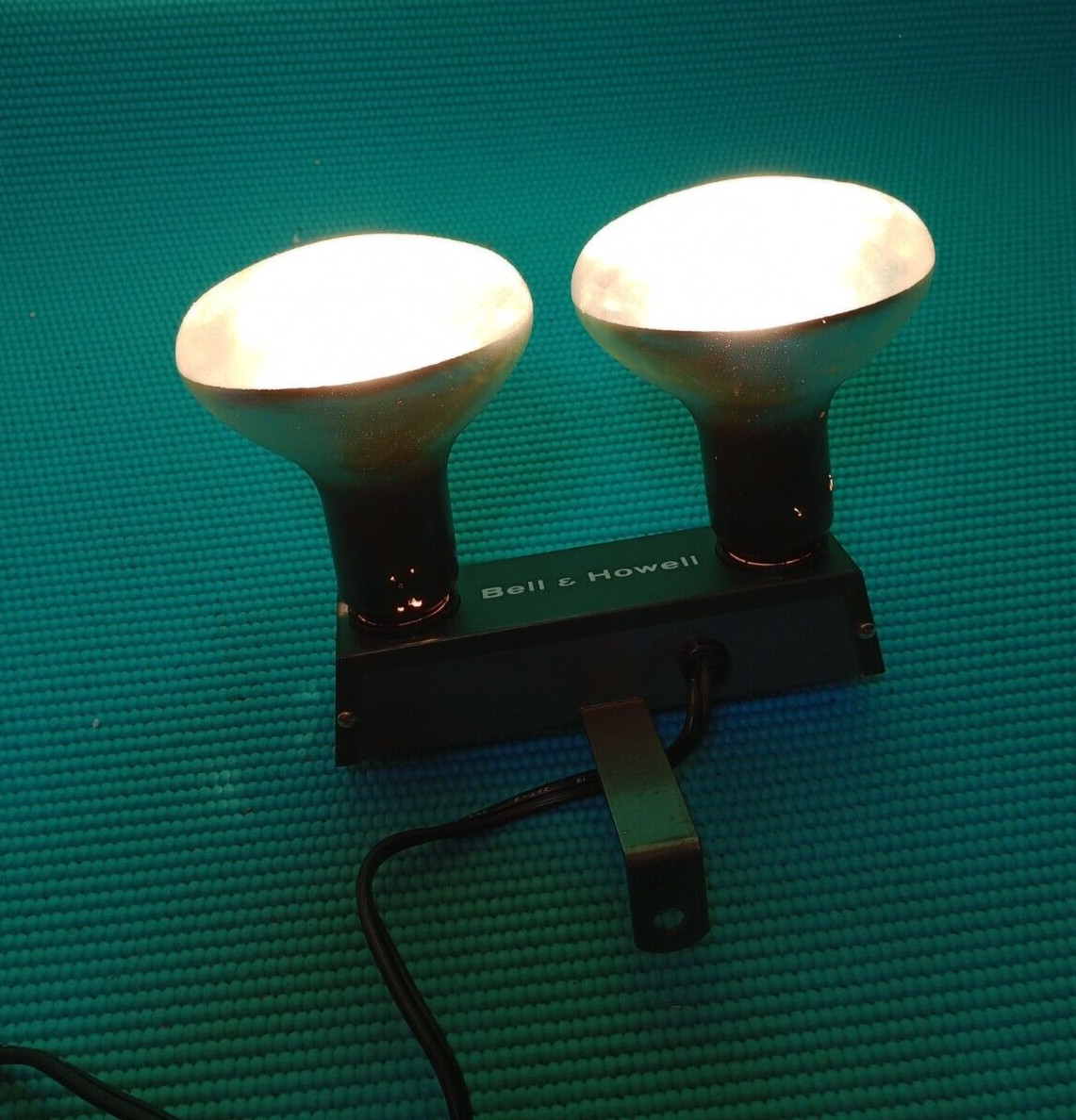 VTG Bell & Howell Flood Lamp Light Bar & Bulbs in Original Box Indoor Movies