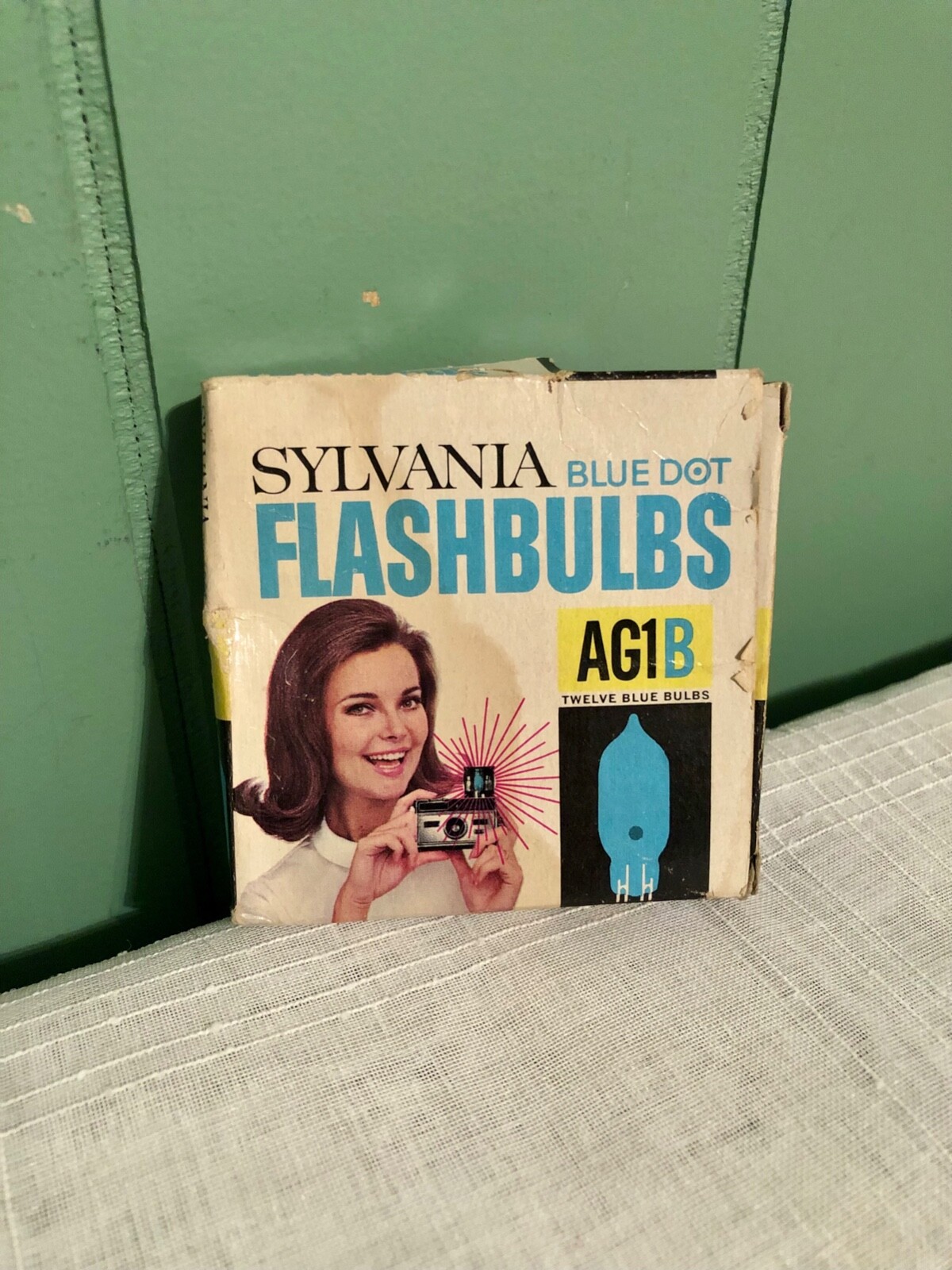 Vintage New Sylvania AG1B Blue Dot Flashbulbs 5 Bulbs In Original Box