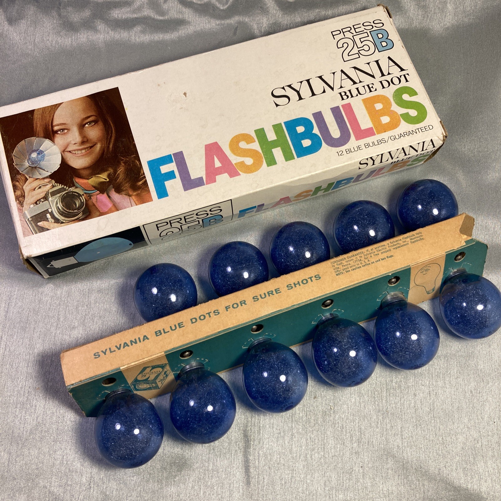Sylvania Blue Dot Press 25B Vintage Camera Photo Flash Bulbs, Box of 11 Vintage