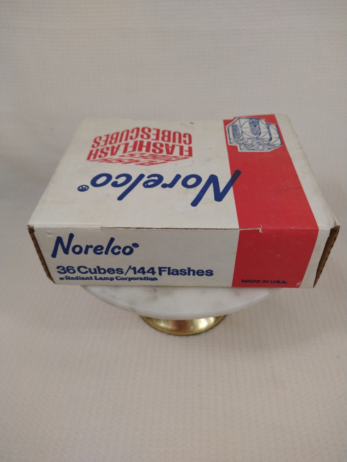 Vintage Norelco Flash Cubes 36 Cubes 144 Flashes Full Case Counter Display NOS