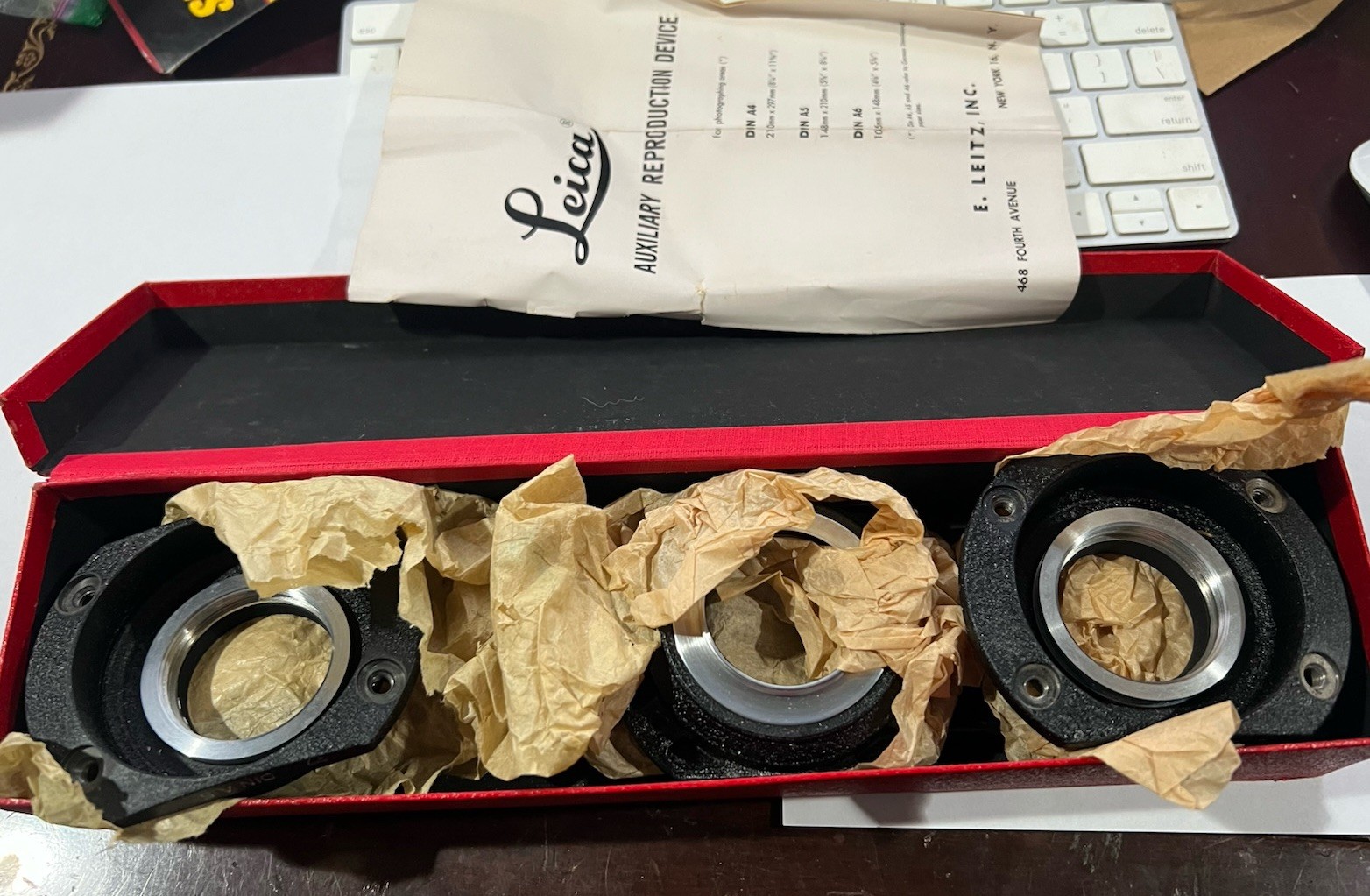 LEICA AUXILIARY REPRODUCTION DEVICE w/ORIGINAL BOX, STAND, INSTRUCTIONS-1953 NOS