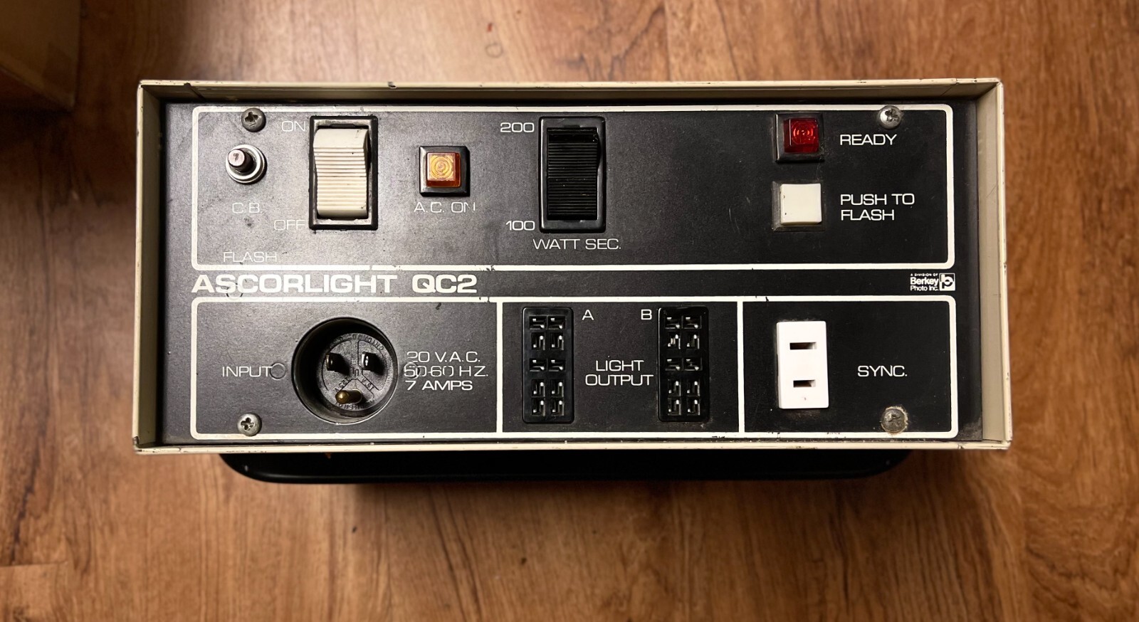 Ascorlight QC2 Two light flash system with power supply, sync cords, spare bulb 