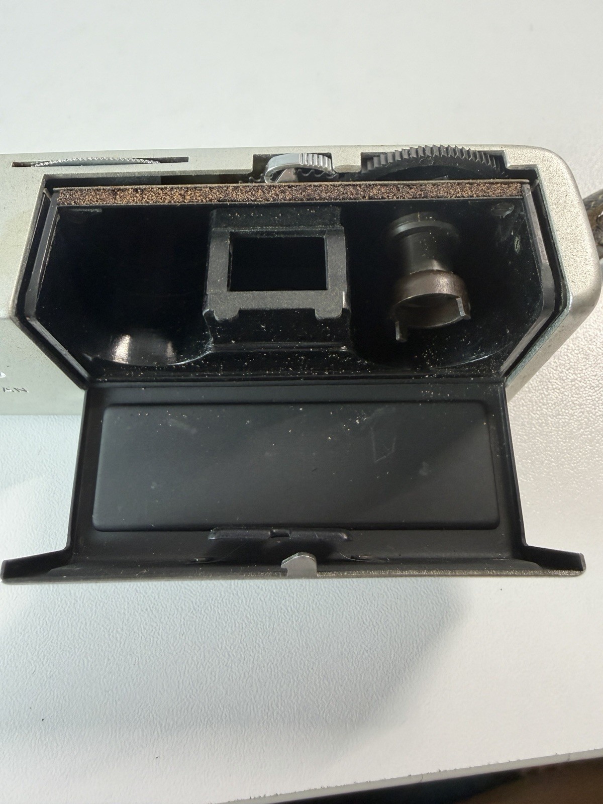 Vintage Minolta – 16 Model-P Camera & MG-S Cube Gun