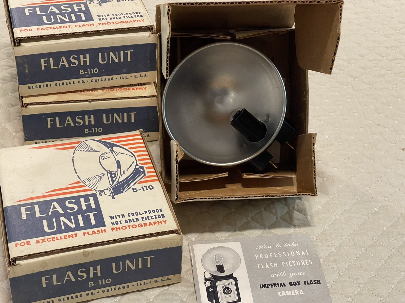 Flash Unit B-110 with Bulb Reflector Original Box Vintage Photo Accessory