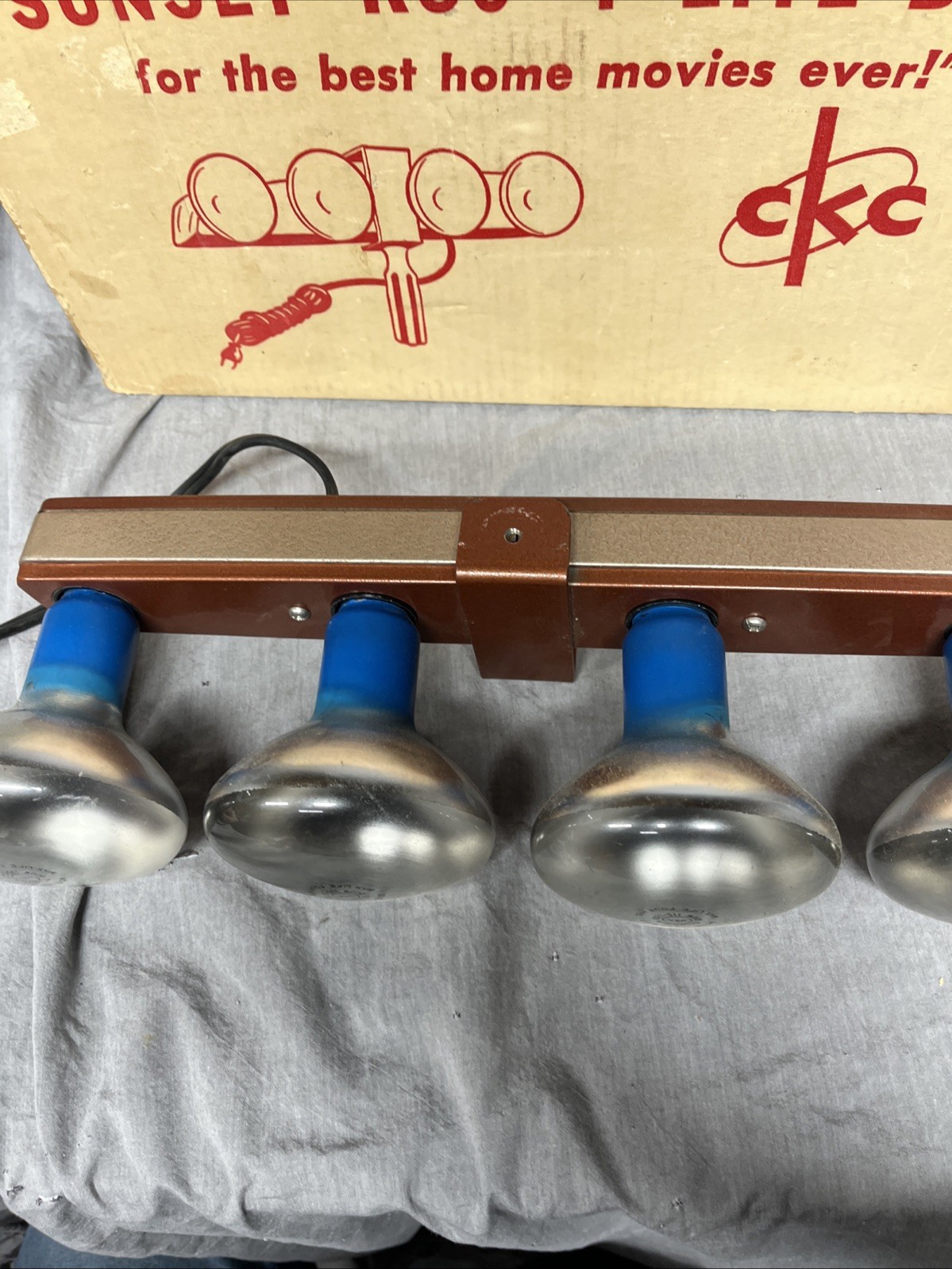 Vintage CKC Sunset K89 Home Movie Light Bar with Four Bulbs
