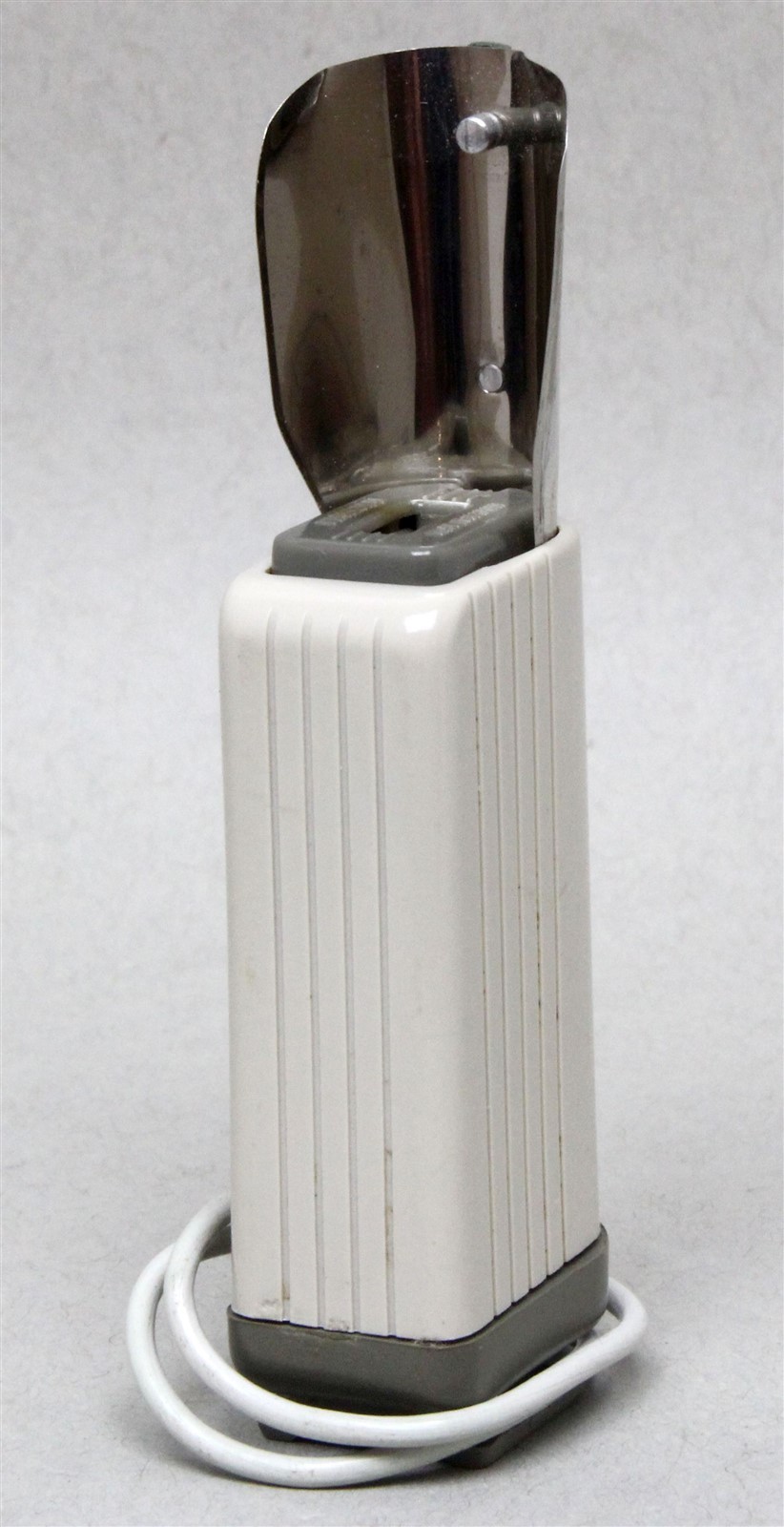 1950’s EMO WETZLAR COMPACT AG1 FLASHBULB ATTACHMENT w/CASE (Built-In PC CORD)
