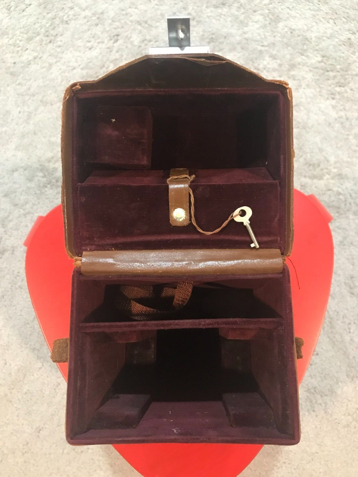 1930s KODAK MAGAZINE CINE-KODAK BROWN LEATHER CASE W/KEY, LINED, & COMPARTMENTED