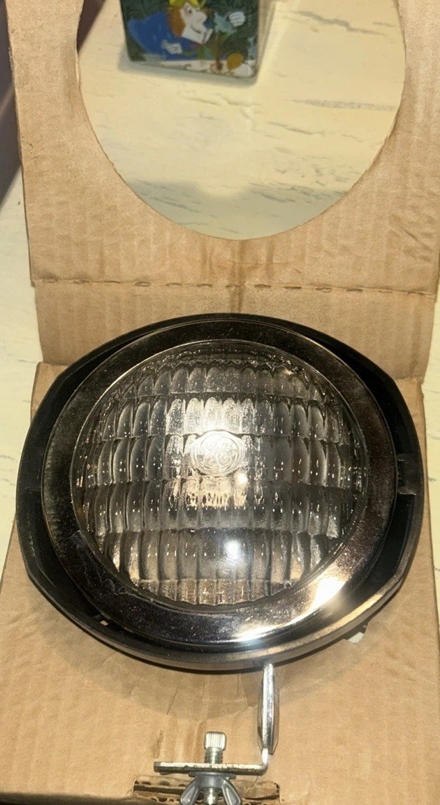 VINTAGE KENCO SUPER 8 SEALED BEAM MOVIE LIGHT MODEL 875-N UNIVERSAL TOP MOUNT