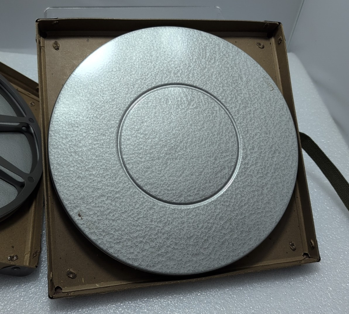 Bell & Howell 10.5″ 800′ 16mm Film Reel, Can & Excelsior Fibre Case