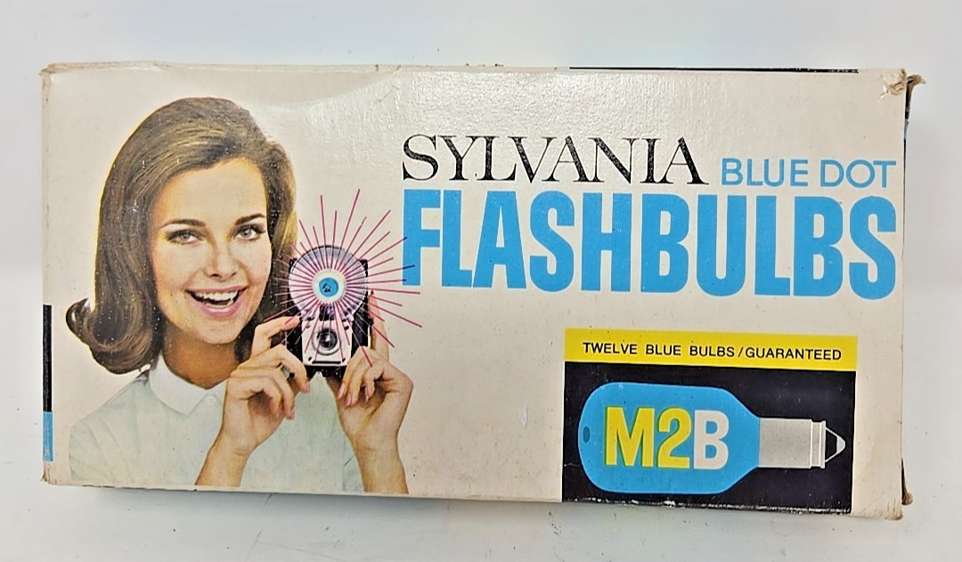 VINTAGE Sylvania Blue Dot Flashbulbs M2B, Box of 8 Flash Camera Bulbs NOS