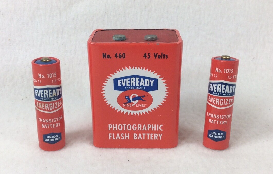 Vtg EVEREADY “Nine Lives” Photographic Flash No.460 45volts, & 2AA Batteries