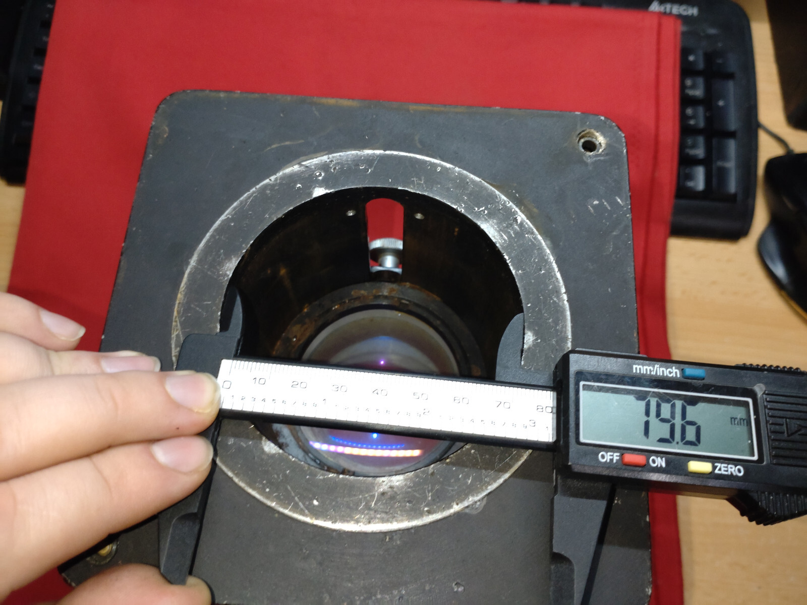 Attachment for macro photography / detail from a photographic enlarger