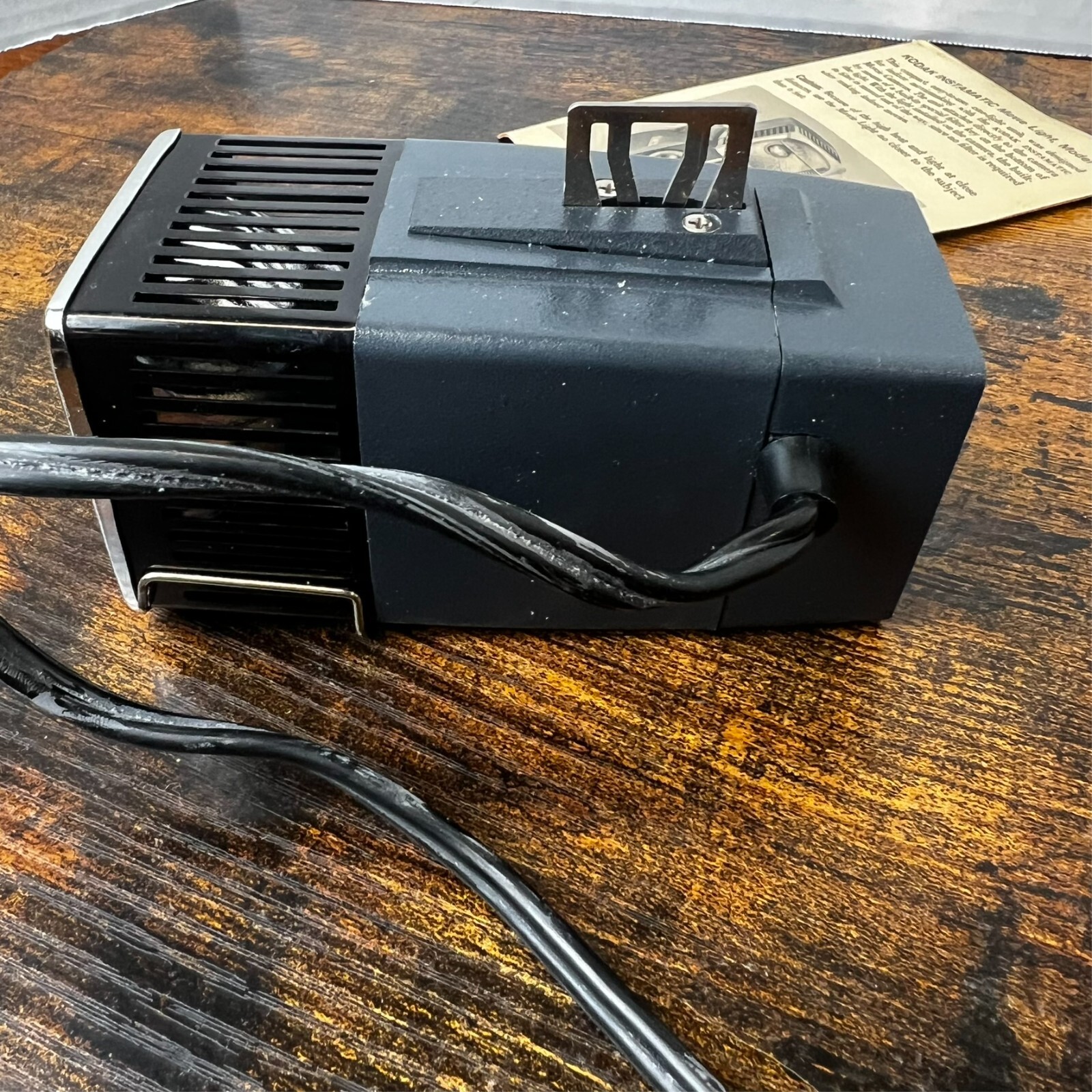 Vintage Kodak Instamatic Movie Light Model 1 No. D375 in Box Needs New Bulb