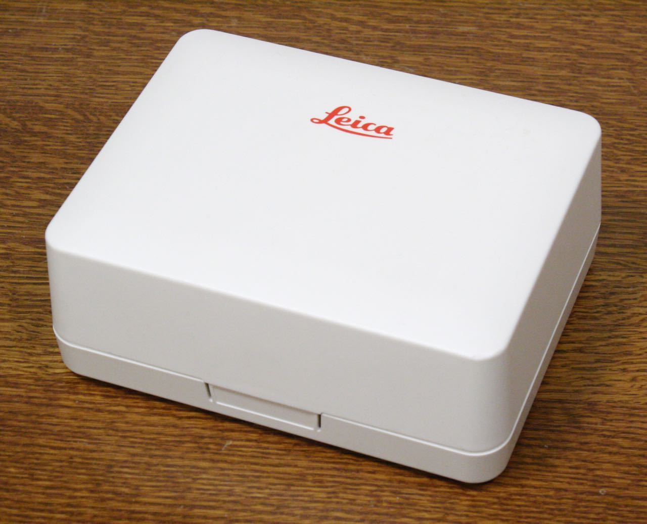 Genuine LEICA R Series White Presentation Case. Plastic Clamshell