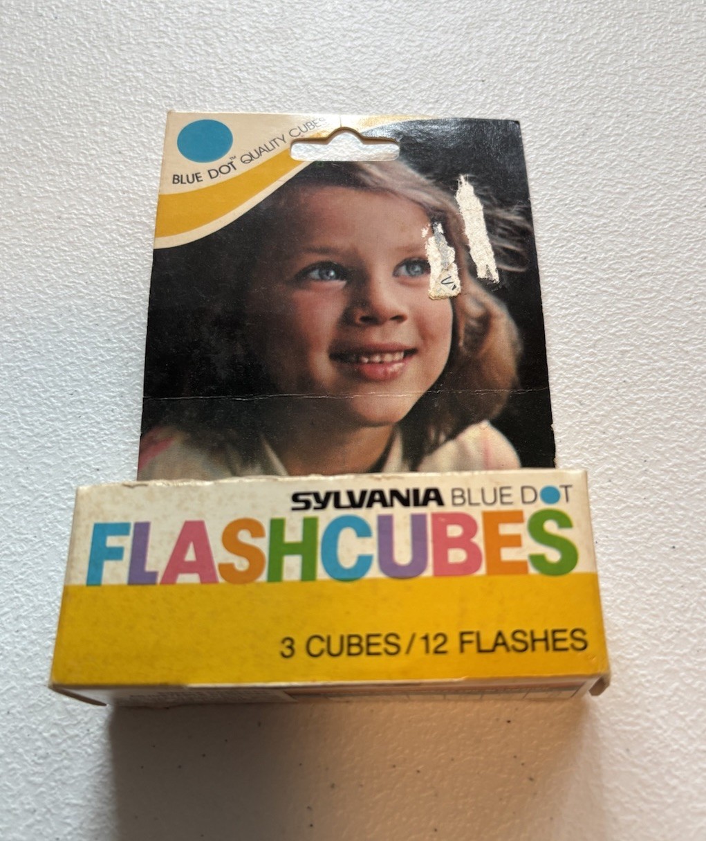 Sylvania Blue Dot Magic Flash 3 cubes 12 flashes NEW NOS