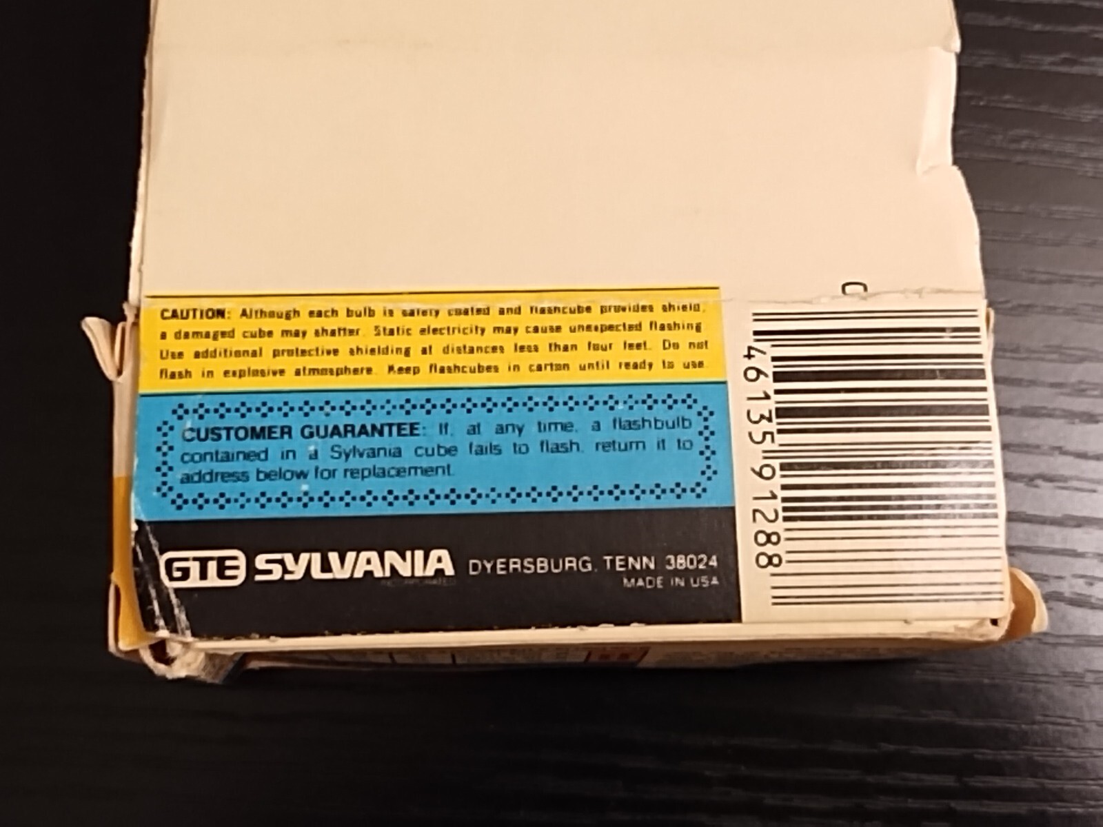 Vintage Sylvania Blue Dot Flash Cubes. 2 Cubes, 6 Flashes.