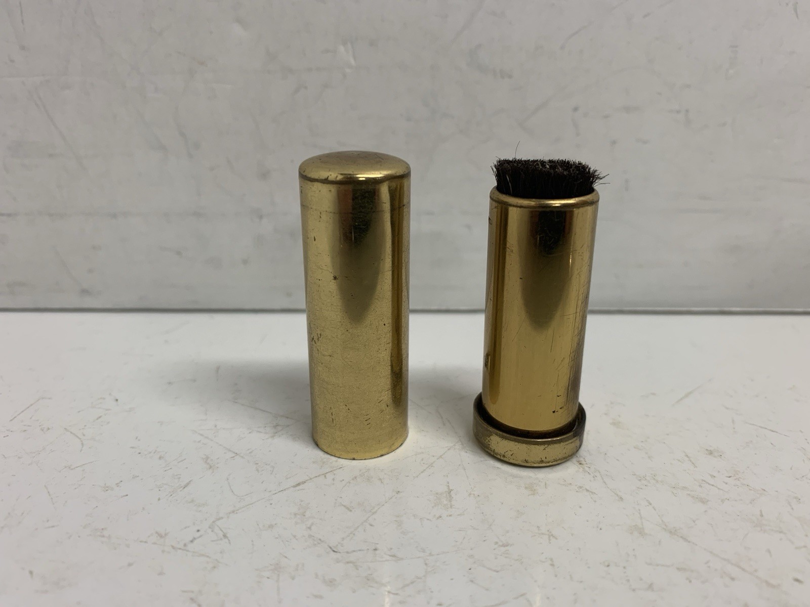 Vintage Brass Retractable Camera Lens Brush 2 in. Lipstick Style Very Nice A017