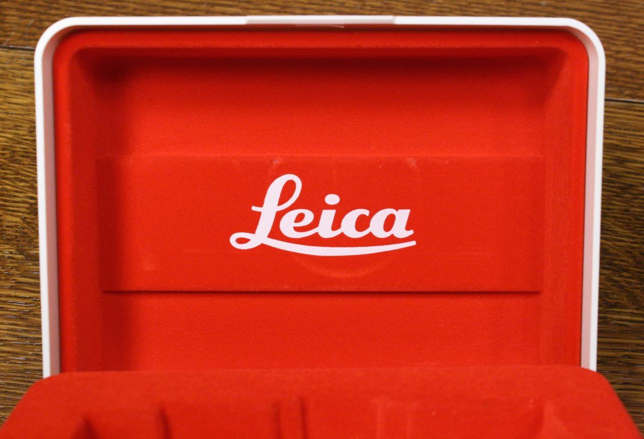 Genuine LEICA R Series White Presentation Case. Plastic Clamshell