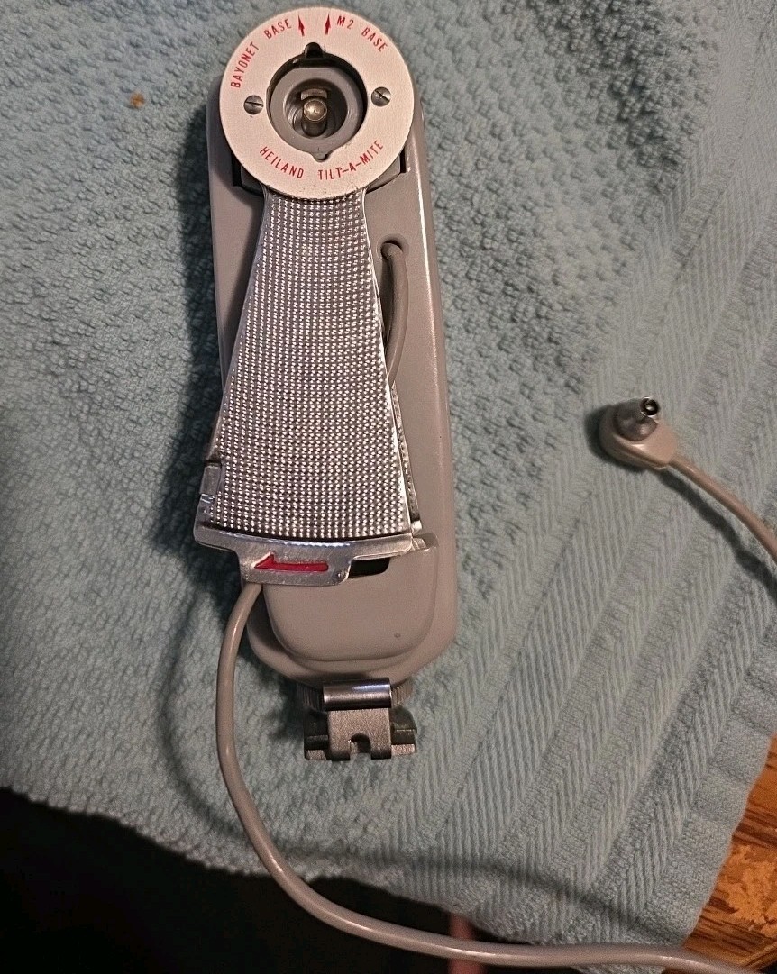 Vintage Camera Heiland Tilt-A-Mite Flash Unit Bayonet/M2 Base
