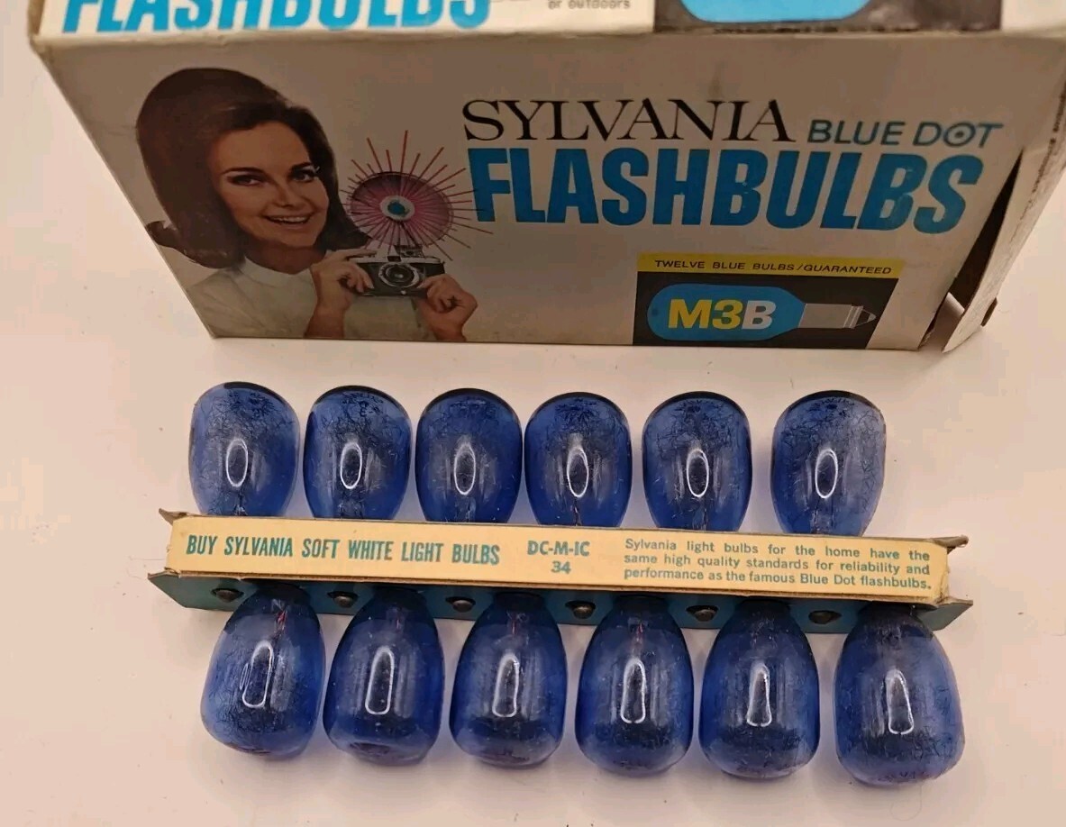 1 pack of Vintage Sylvania M3B Blue Flash Bulbs 12 in Pack