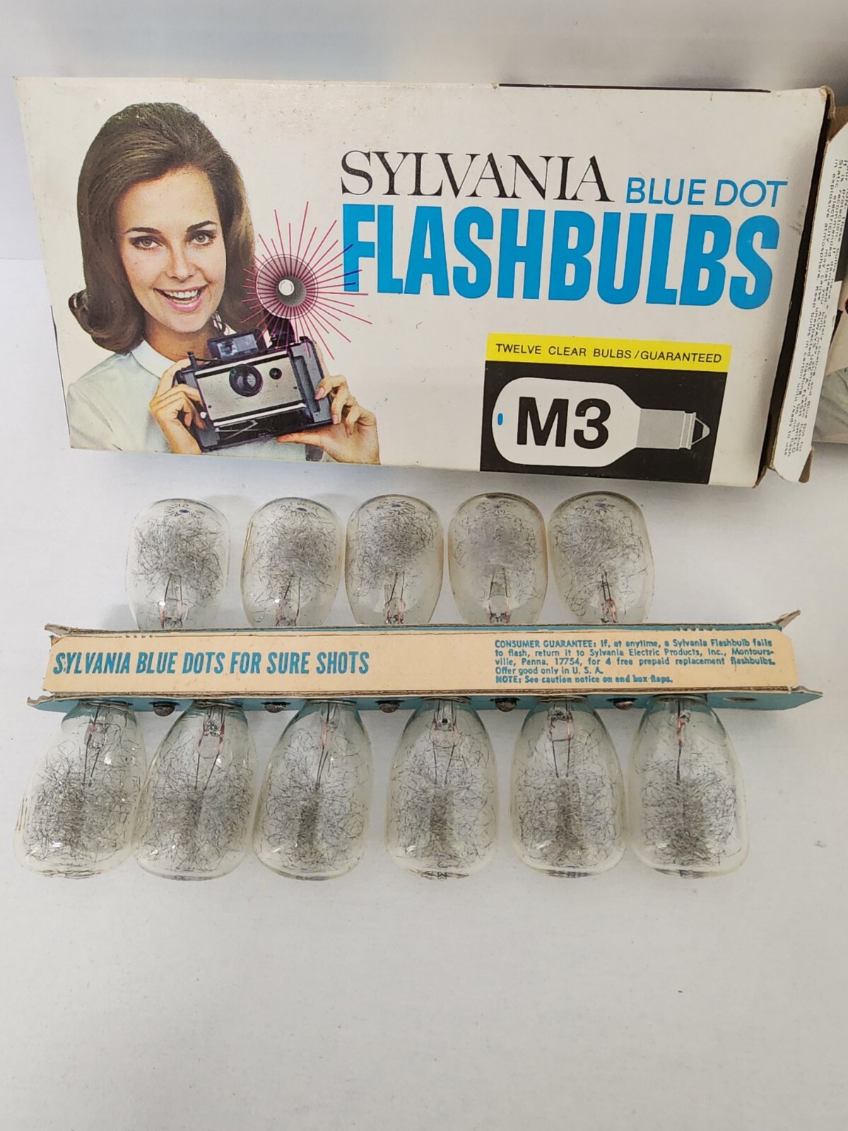 Vintage Sylvania/GE Flashbulbs Blue Dot M3, M3B – 14 Bulbs 3Blue 11 Clear Box