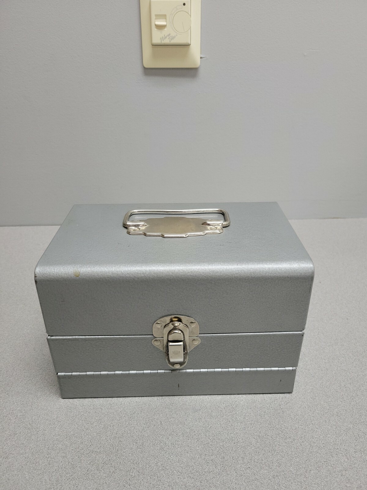 8MM Metal Movie Film 12 Reel Holder Carrying Case