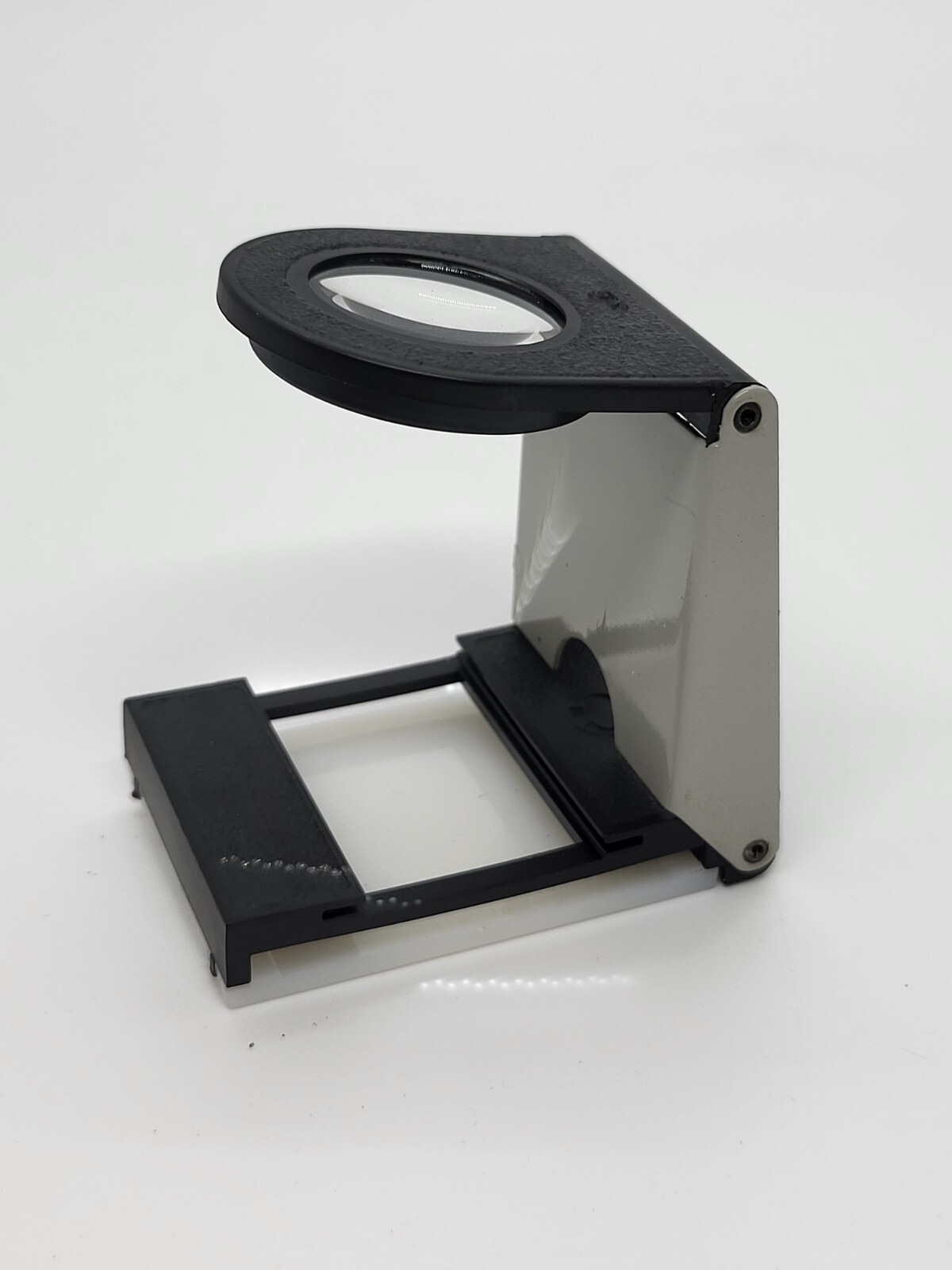 Magnifying device for viewing photographic films and transparencies, 5x USSR