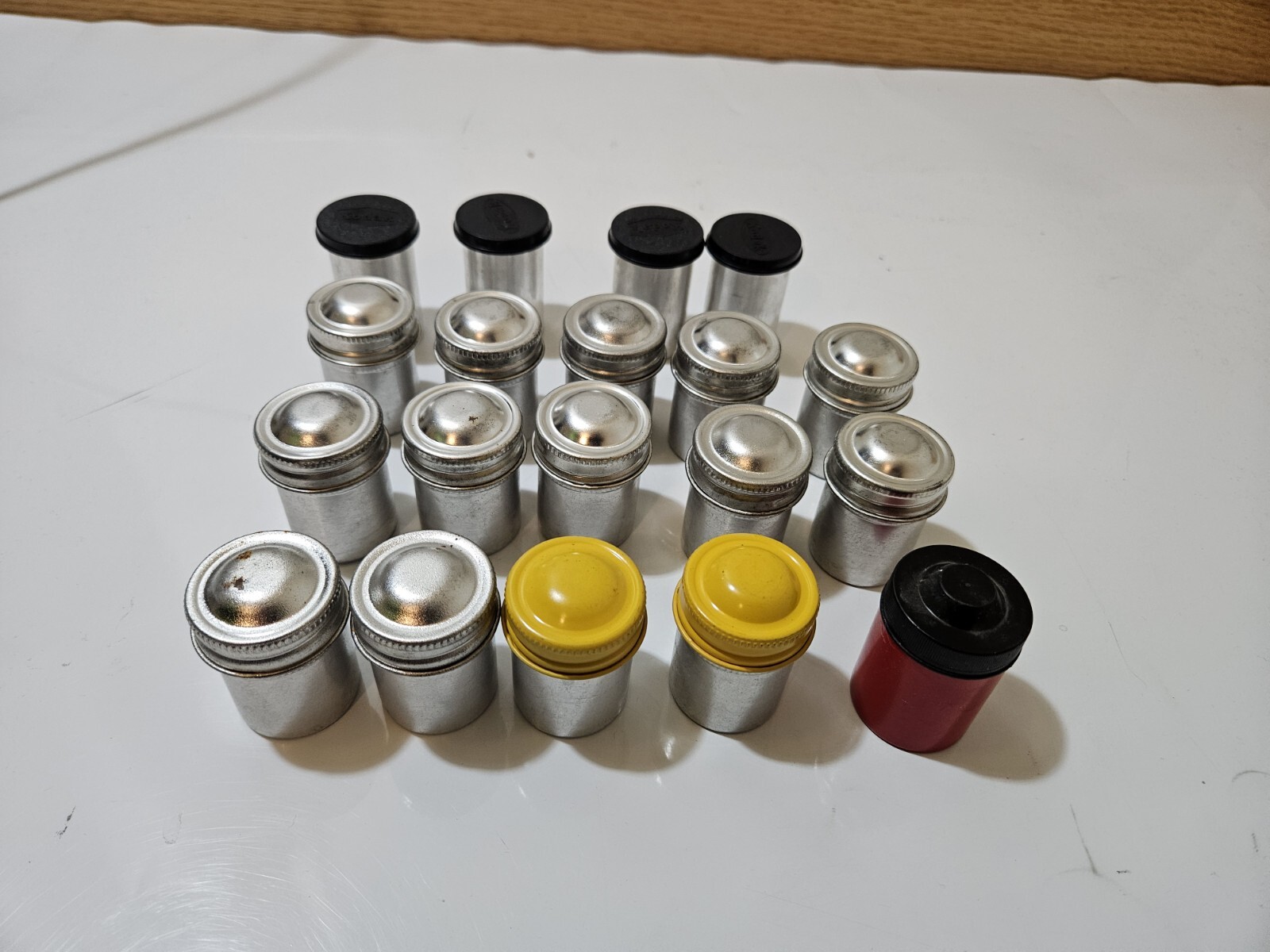 19 Tin Film Canisters Lot 4 W/ Plastic Press Lids 15 W/ Screw Cap Tops VTG 35mm