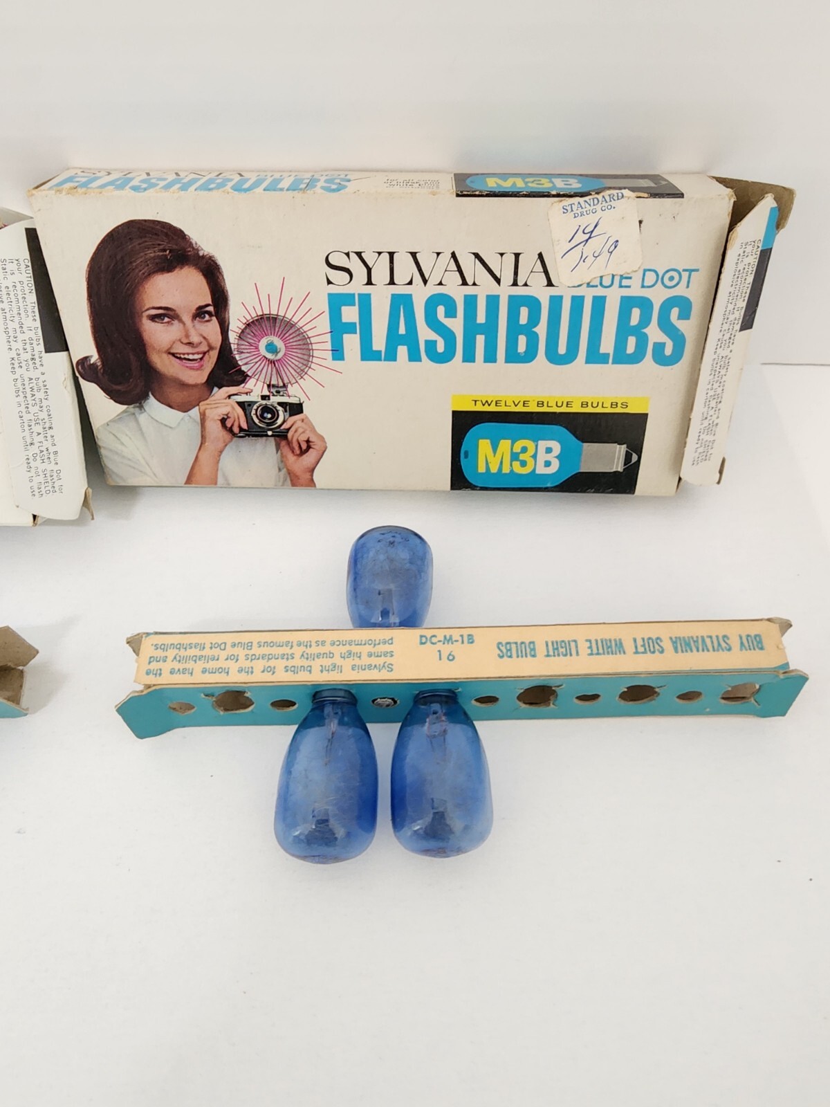 Vintage Sylvania/GE Flashbulbs Blue Dot M3, M3B – 14 Bulbs 3Blue 11 Clear Box