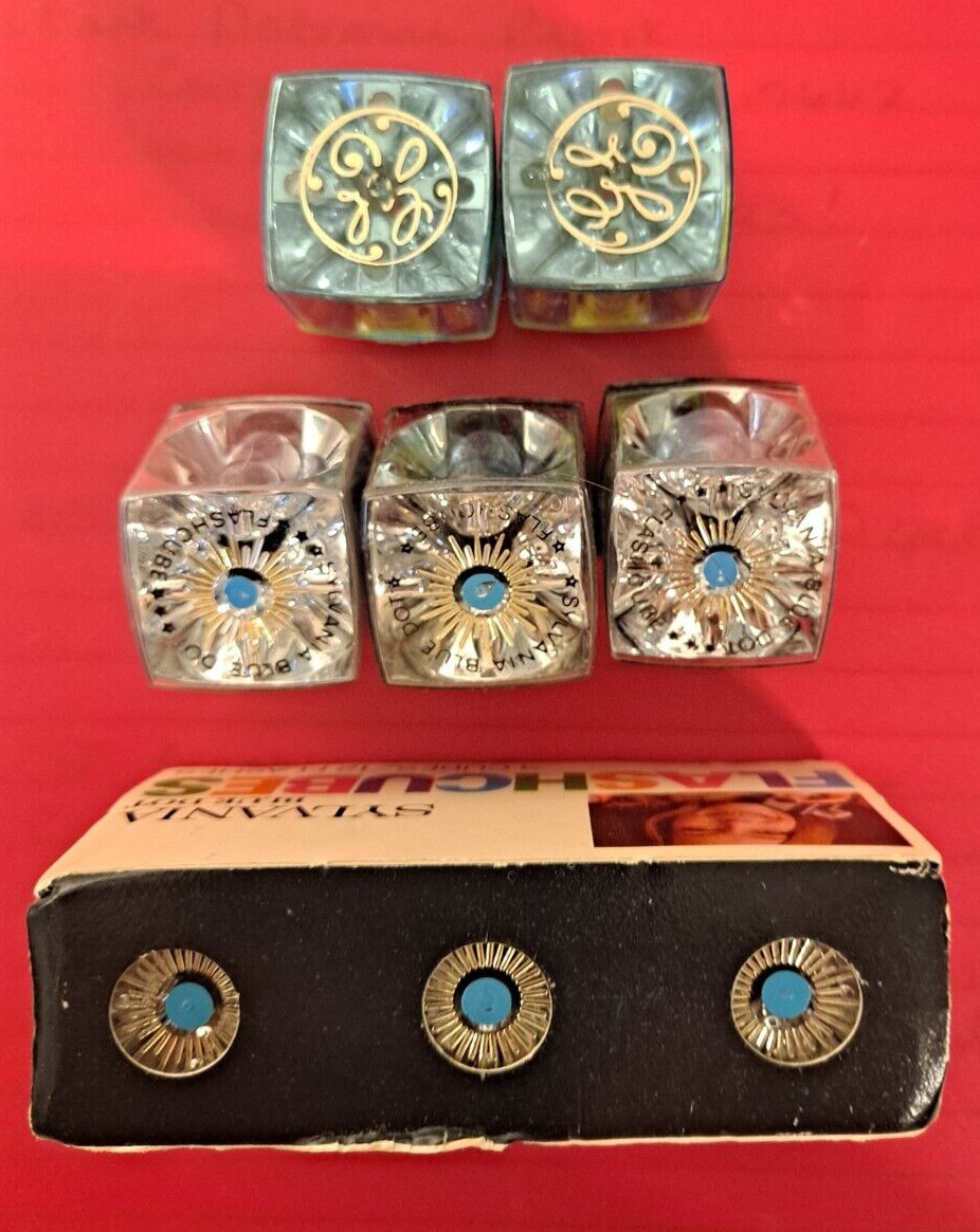 6 Sylvania Blue Dot Flash Cubes & 2 General Electric Flash Cubes