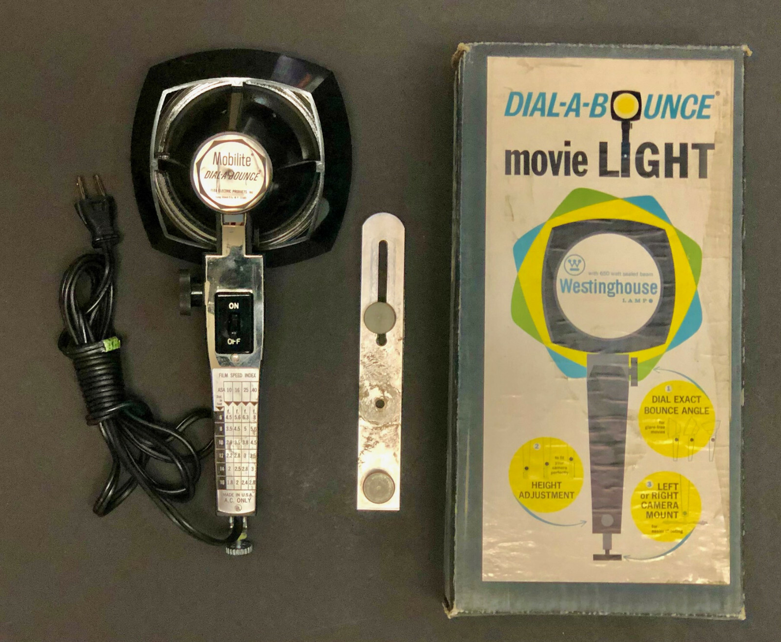 Vintage Sylvania Dial-A-Bounce 8mm Super 8 Movie Camera Light 110 and 220V WORKS