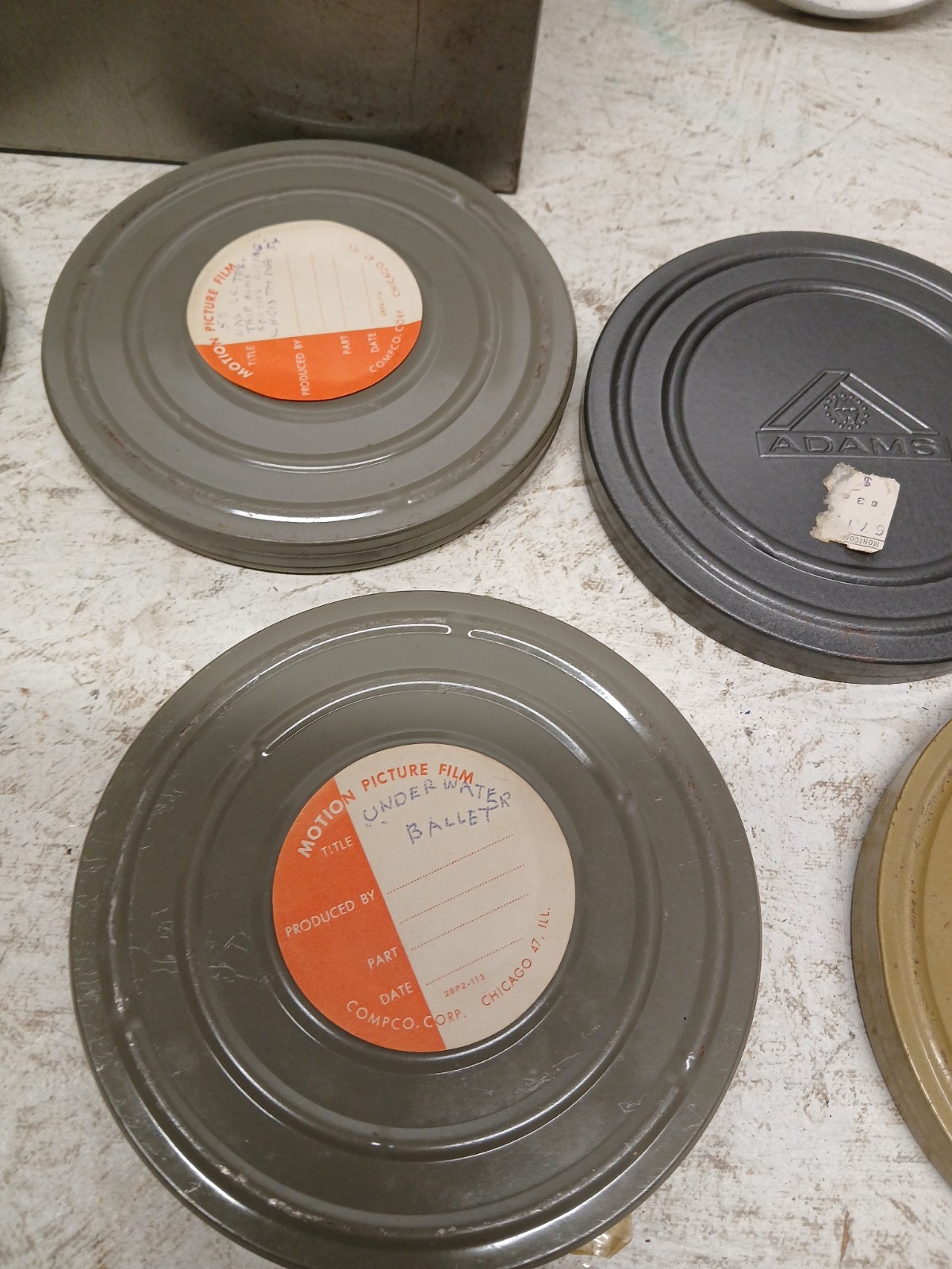 Vintage Metal 8mm Film Chest 12 Slot Storage Box w/ 8 Reels & 1 Home Movie