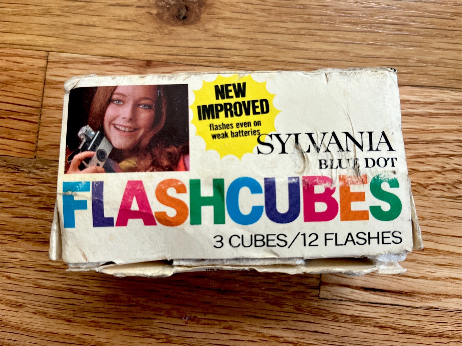 One Pack of Sylvania FLASHCubes Blue Dot FLASHCUBES Pack of 3 VINTAGE 12 Flashes