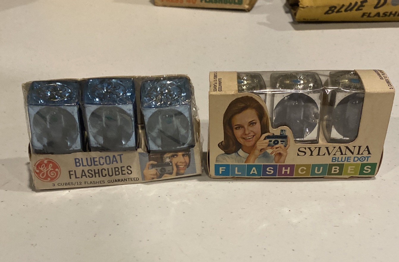 Vintage Lot of Unused Flash Bulbs & Cubes GE, Sylvania & Mastercraft