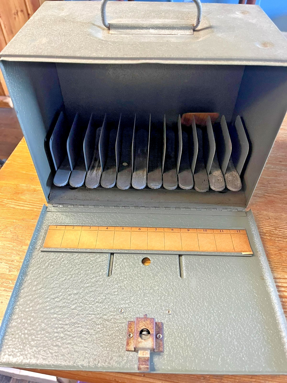 Brumberger 8MM Movie Reel Carry Storage Case Holds 12 Film Reels Gray Metal