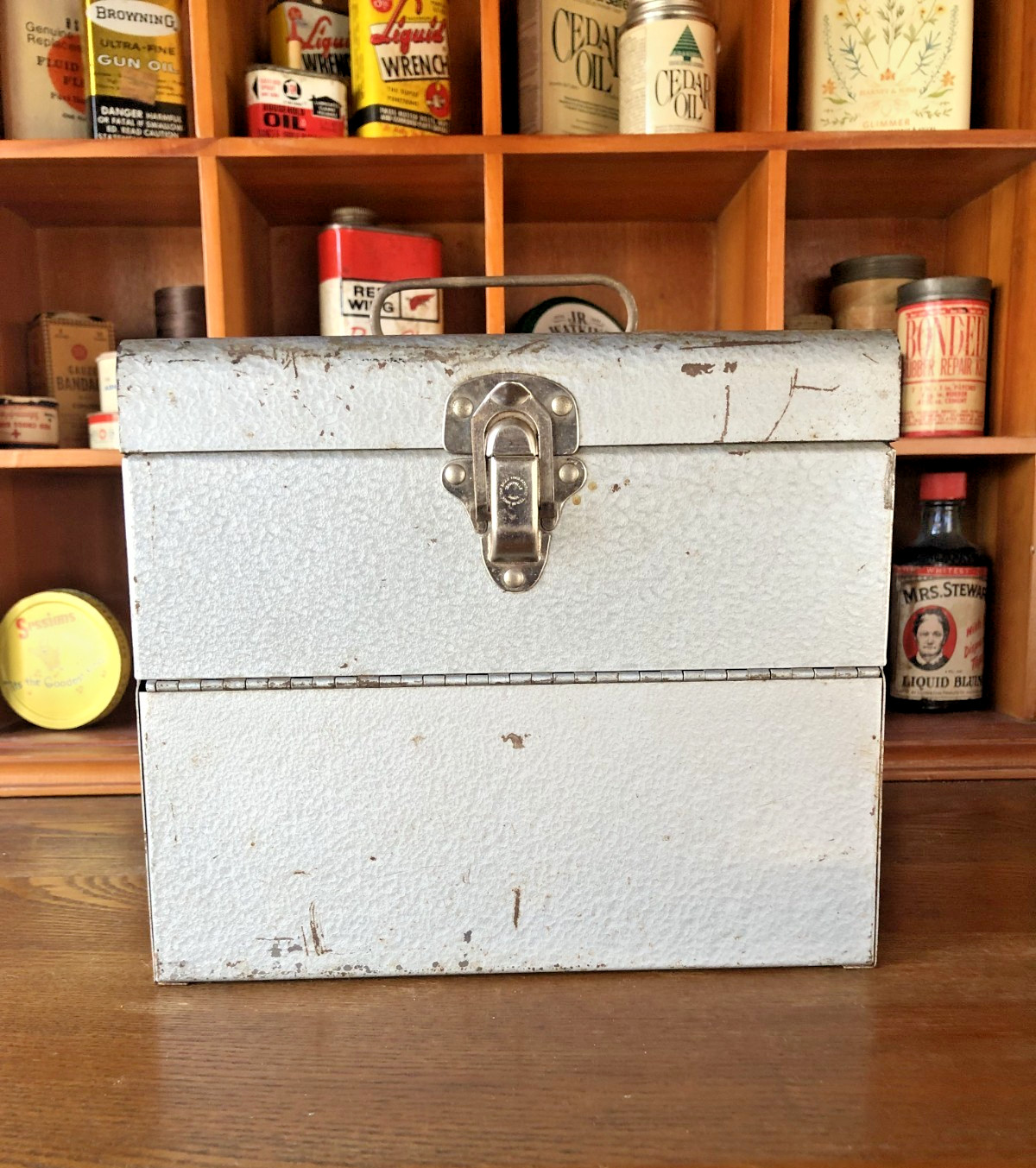 Vtg. Silver Metal Film Canister Reel 12 Slot Carrying Case Chest 16MM / 8MM