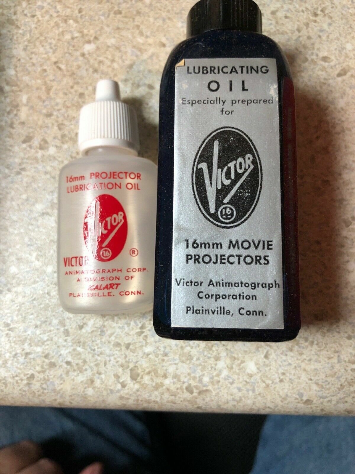 VICTOR 16mm MOVIE PROJECTORS LUBRICATING OIL KIT Vintage